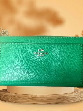 Coach Emerald Green Pebbled Leather Wallet with Silver Logo w/COA